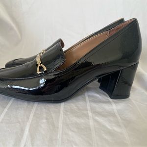NEW Naturalizer black patent loafers with chunky heel size 6.5, worn once!
